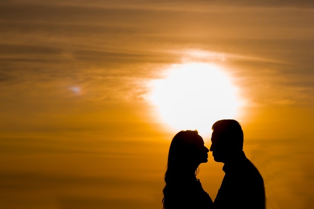 couple-1643452_1920.jpg
